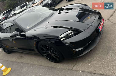 Седан Porsche Taycan 2021 в 