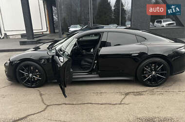 Седан Porsche Taycan 2021 в 