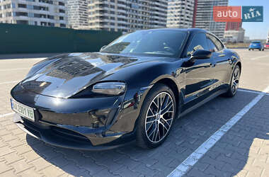 Седан Porsche Taycan 2021 в 