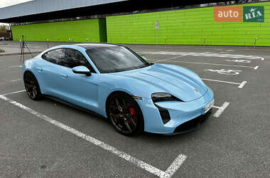 Седан Porsche Taycan 2020 в 