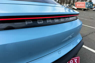 Седан Porsche Taycan 2020 в 