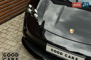 Седан Porsche Taycan 2022 в 