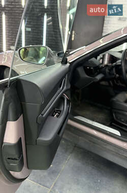 Седан Porsche Taycan 2021 в 