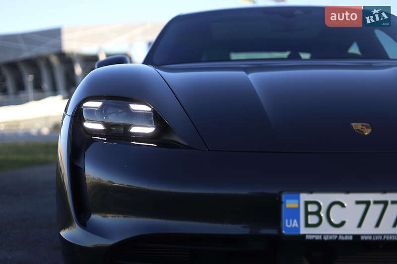 Седан Porsche Taycan 2020 в Львові