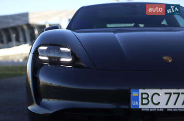 Седан Porsche Taycan 2020 в 