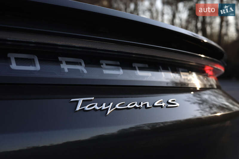 Седан Porsche Taycan 2020 в Львові