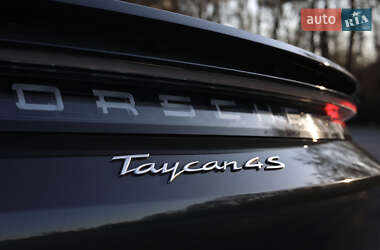 Седан Porsche Taycan 2020 в 