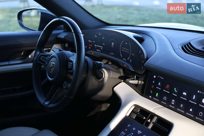 Седан Porsche Taycan 2020 в Львові