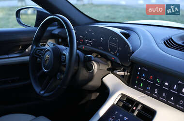 Седан Porsche Taycan 2020 в 