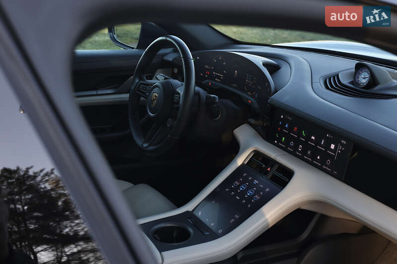 Седан Porsche Taycan 2020 в Львові
