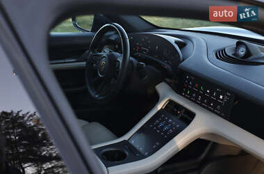 Седан Porsche Taycan 2020 в 