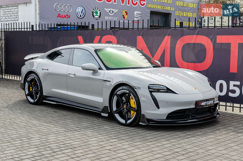 Седан Porsche Taycan 2021 в Києві