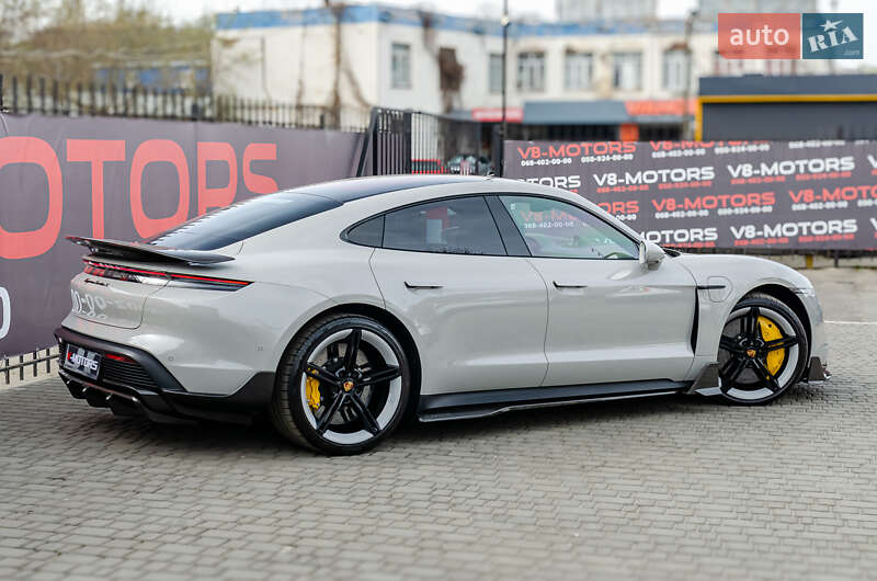 Седан Porsche Taycan 2021 в Києві