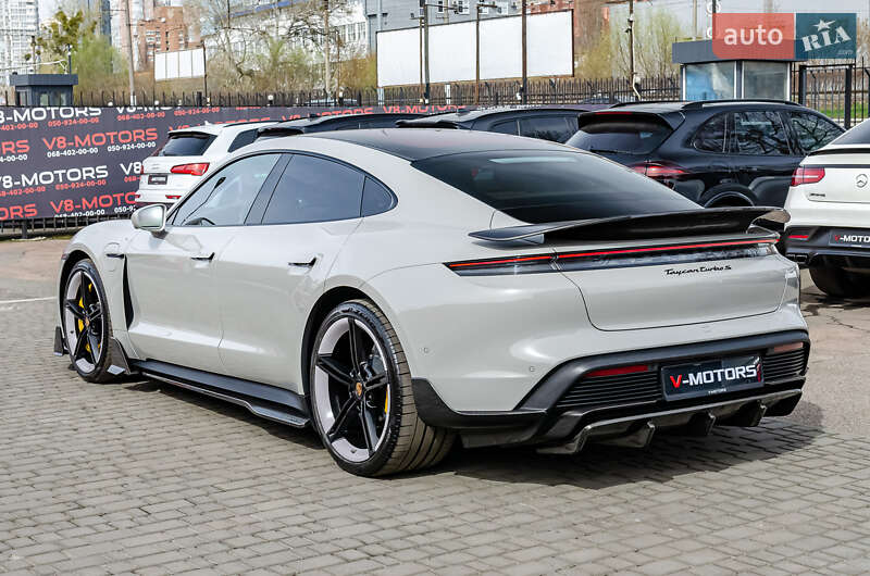 Седан Porsche Taycan 2021 в Києві
