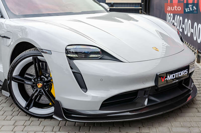 Седан Porsche Taycan 2021 в Києві