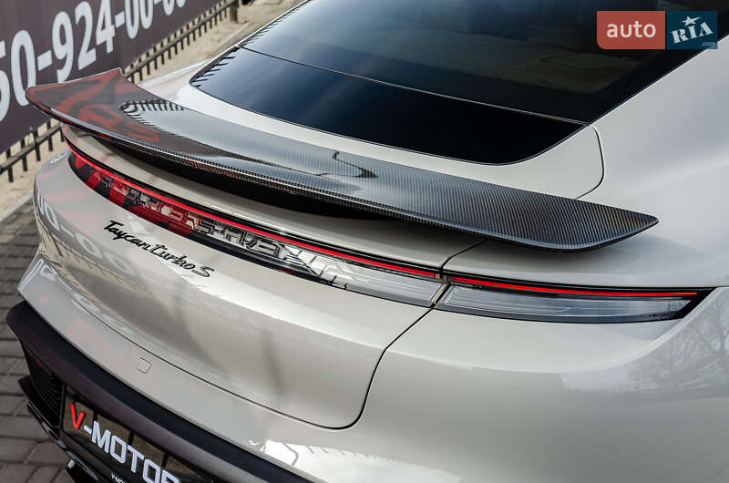 Седан Porsche Taycan 2021 в Києві