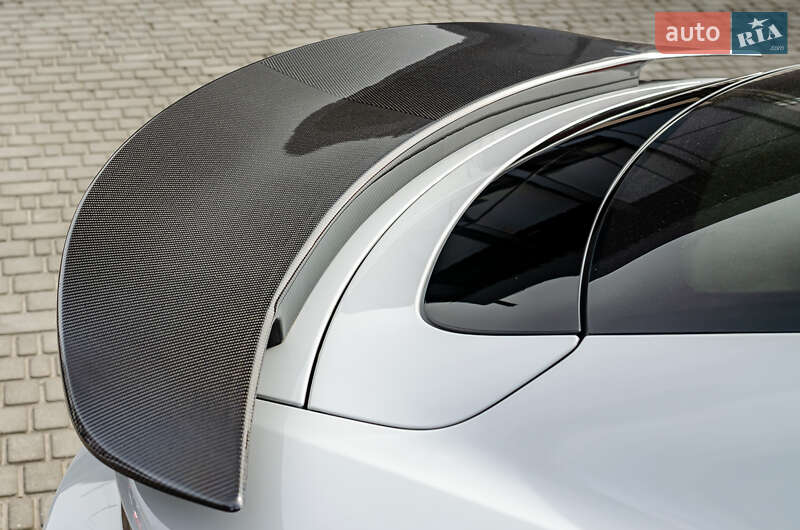 Седан Porsche Taycan 2021 в Києві