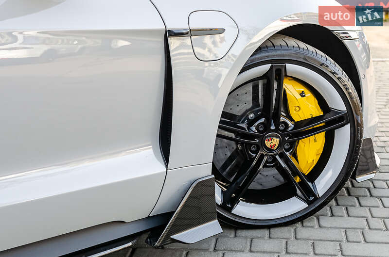 Седан Porsche Taycan 2021 в Києві
