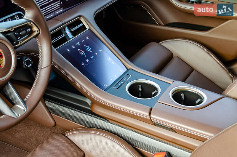 Седан Porsche Taycan 2021 в Києві