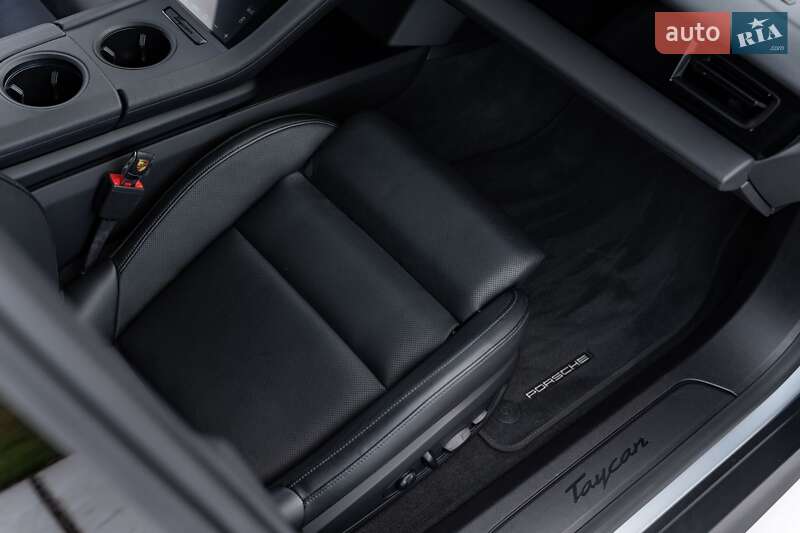 Седан Porsche Taycan 2023 в Киеве фото 14 Седан Porsche Taycan 2023 в Киеве