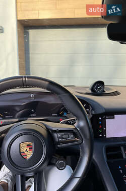 Седан Porsche Taycan 2021 в 