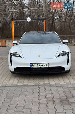 Седан Porsche Taycan 2021 в 