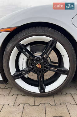 Седан Porsche Taycan 2021 в 
