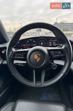 Седан Porsche Taycan 2021 в 