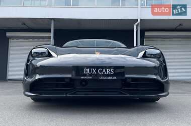 Седан Porsche Taycan 2022 в 