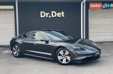 Седан Porsche Taycan 2022 в 