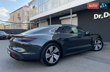 Седан Porsche Taycan 2022 в 