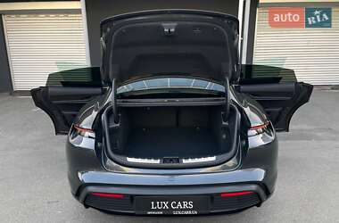 Седан Porsche Taycan 2022 в 