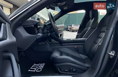 Седан Porsche Taycan 2022 в 