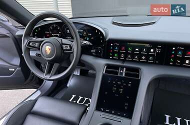 Седан Porsche Taycan 2022 в 