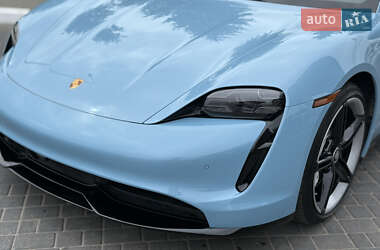 Седан Porsche Taycan 2021 в 