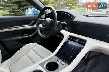 Седан Porsche Taycan 2021 в 