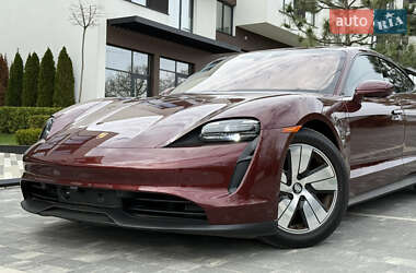 Седан Porsche Taycan 2023 в 