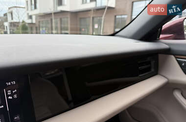 Седан Porsche Taycan 2023 в 