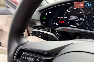 Седан Porsche Taycan 2023 в 