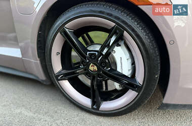 Седан Porsche Taycan 2022 в 