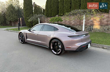 Седан Porsche Taycan 2022 в 