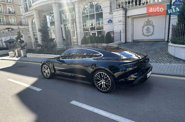 Седан Porsche Taycan 2022 в 