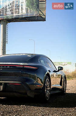 Седан Porsche Taycan 2021 в 