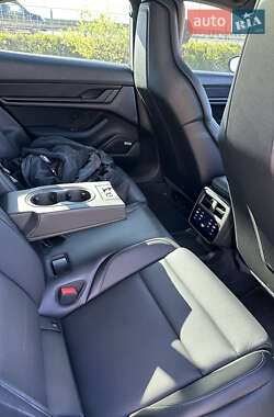 Седан Porsche Taycan 2021 в 