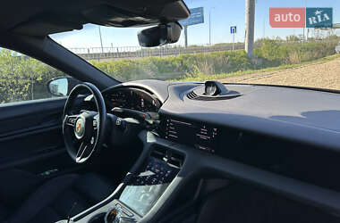 Седан Porsche Taycan 2021 в 