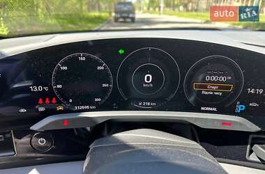 Седан Porsche Taycan 2020 в 