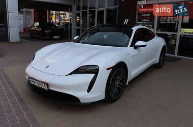 Седан Porsche Taycan 2021 в 