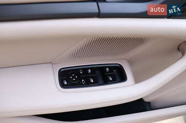 Седан Porsche Taycan 2021 в 