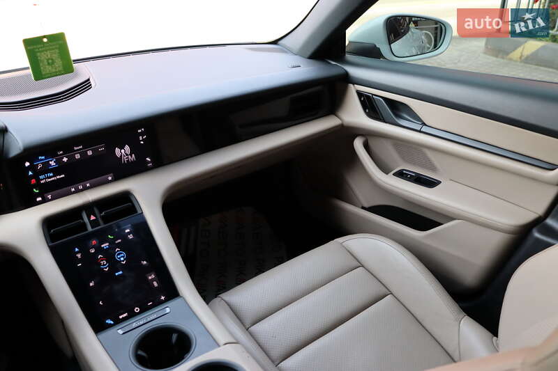 Седан Porsche Taycan 2021 в Львове