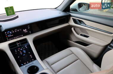Седан Porsche Taycan 2021 в 